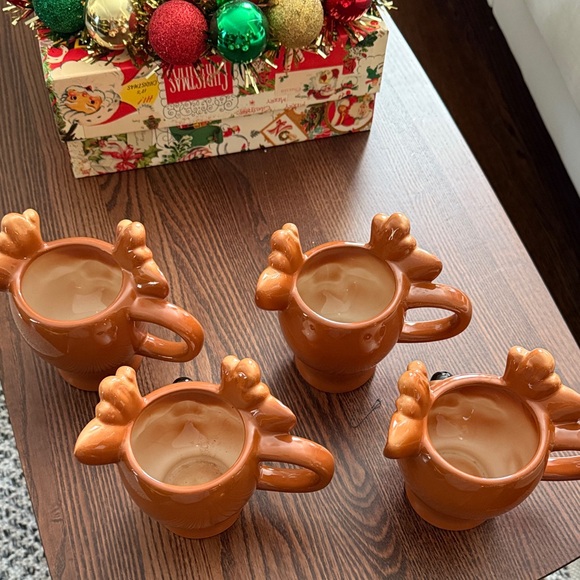 Pottery barn - like new -Reindeer Holiday Mug Set - Picture 5 of 6